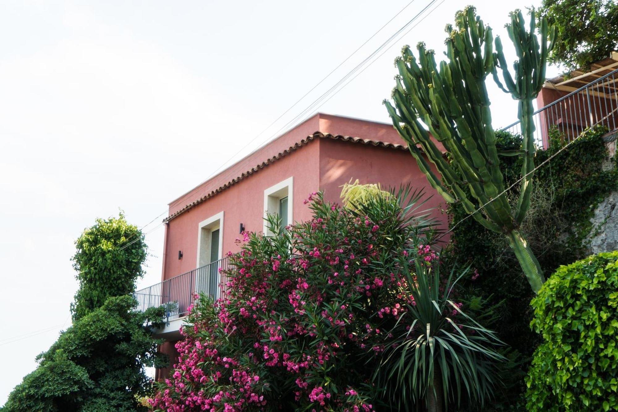Апартаменти The Charming House Таорміна Екстер'єр фото